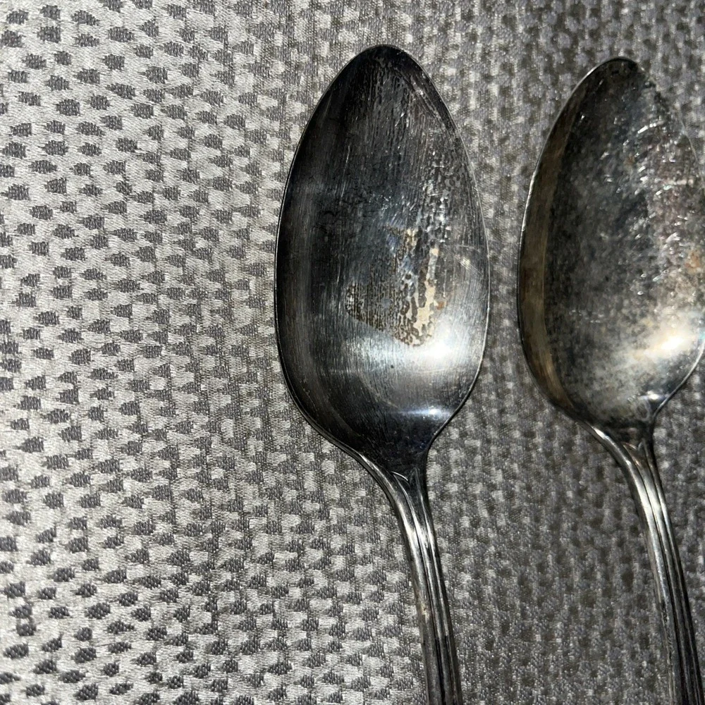 2 Oneida LYNNWOOD Silver-plate Serving Spoons‎ Need Polished